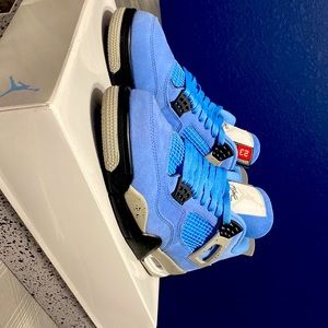 Air Jordan Retro 4 University Blue